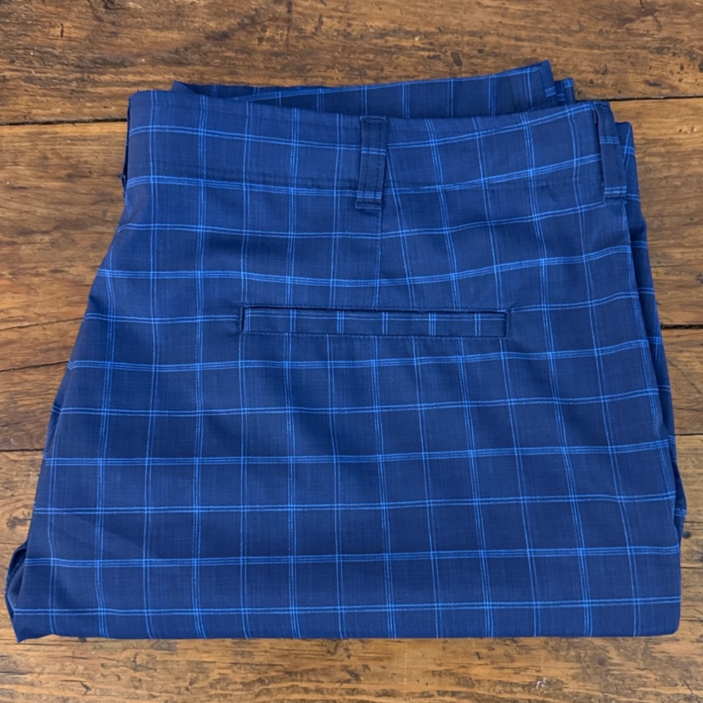 Ben Hogan Blue on Blue Plaid Golf Active Shorts Size 40x10"